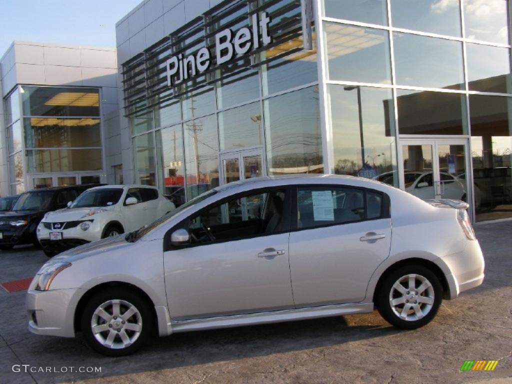 2010 Sentra 2.0 SR - Brilliant Silver Metallic / Charcoal photo #4