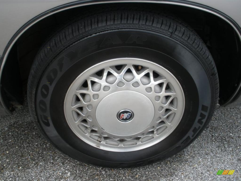 1996 Buick Park Avenue Standard Park Avenue Model Wheel Photo #40936822