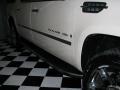 White Diamond - Escalade ESV AWD Photo No. 21