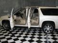 White Diamond - Escalade ESV AWD Photo No. 25