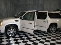 White Diamond - Escalade ESV AWD Photo No. 28
