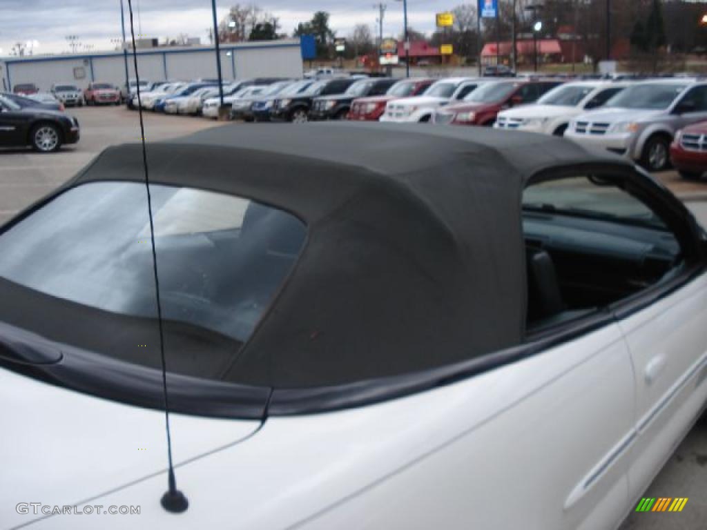 2004 Sebring Limited Convertible - Stone White / Dark Slate Gray photo #30