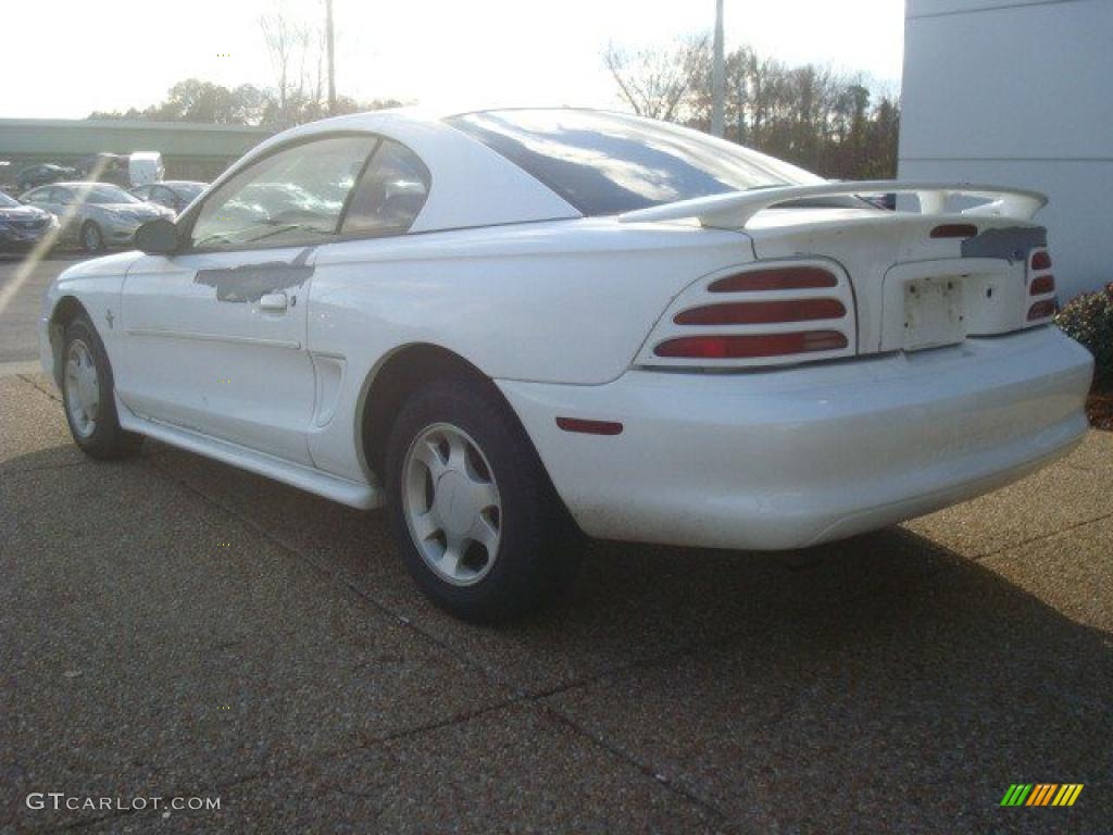 1995 Mustang V6 Coupe - Crystal White / Gray photo #4