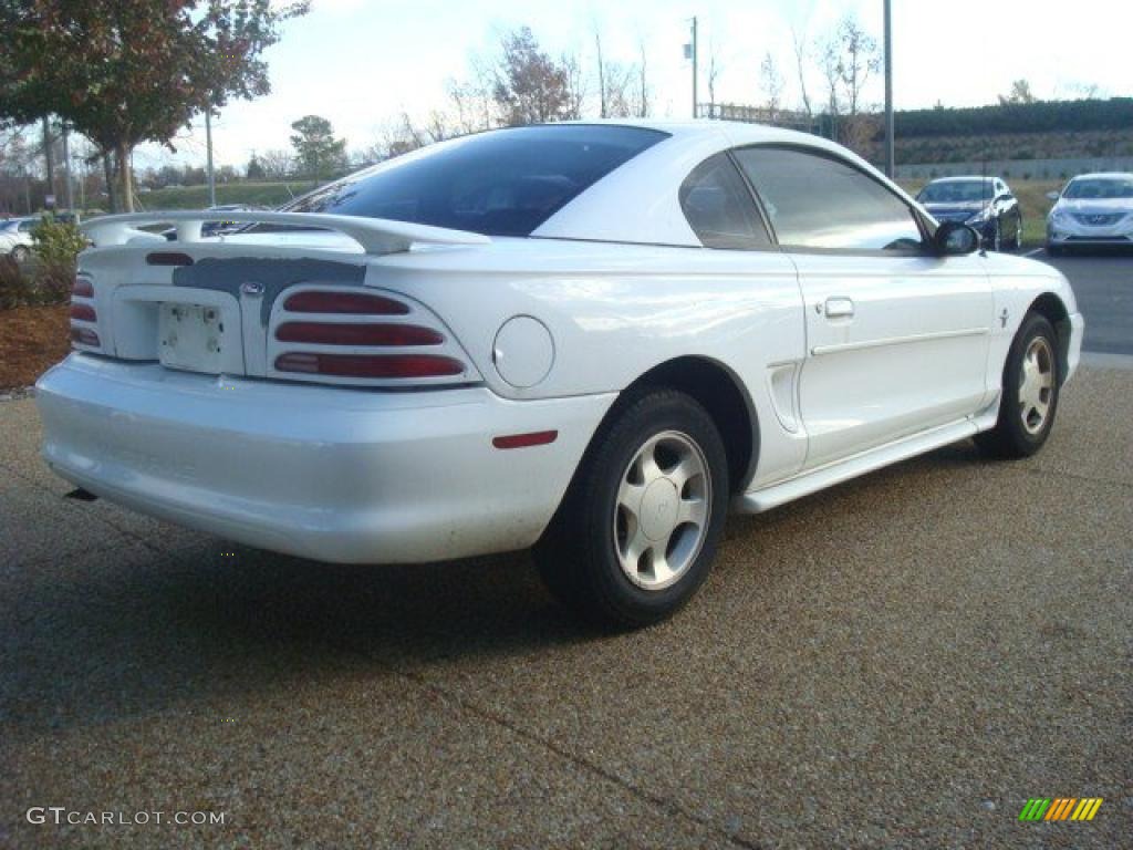 1995 Mustang V6 Coupe - Crystal White / Gray photo #6