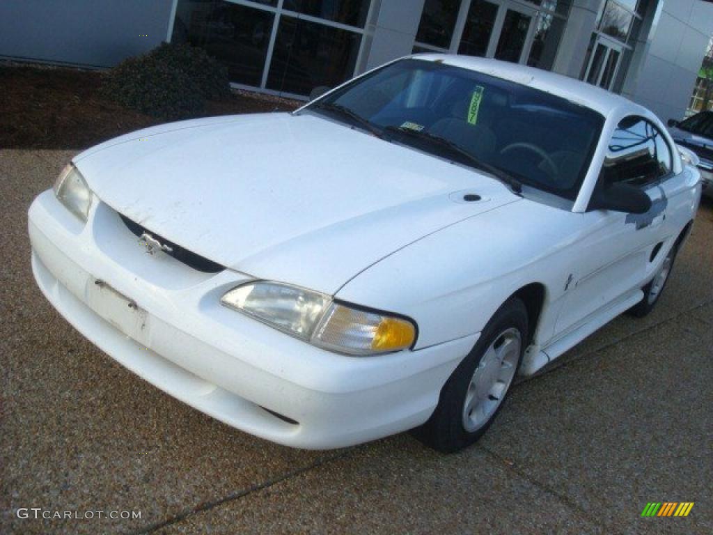 1995 Mustang V6 Coupe - Crystal White / Gray photo #9