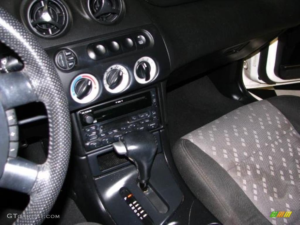 2002 Cougar V6 Coupe - Vibrant White / Midnight Black photo #10
