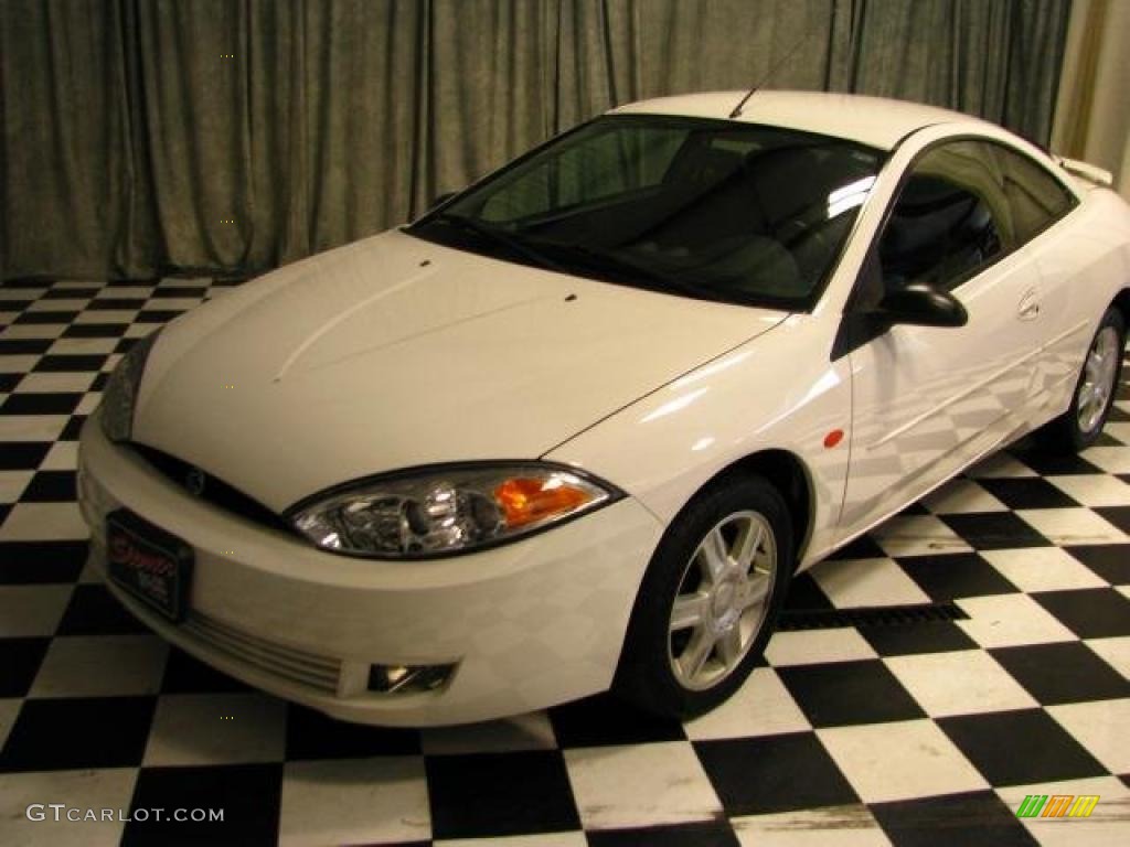2002 Cougar V6 Coupe - Vibrant White / Midnight Black photo #14