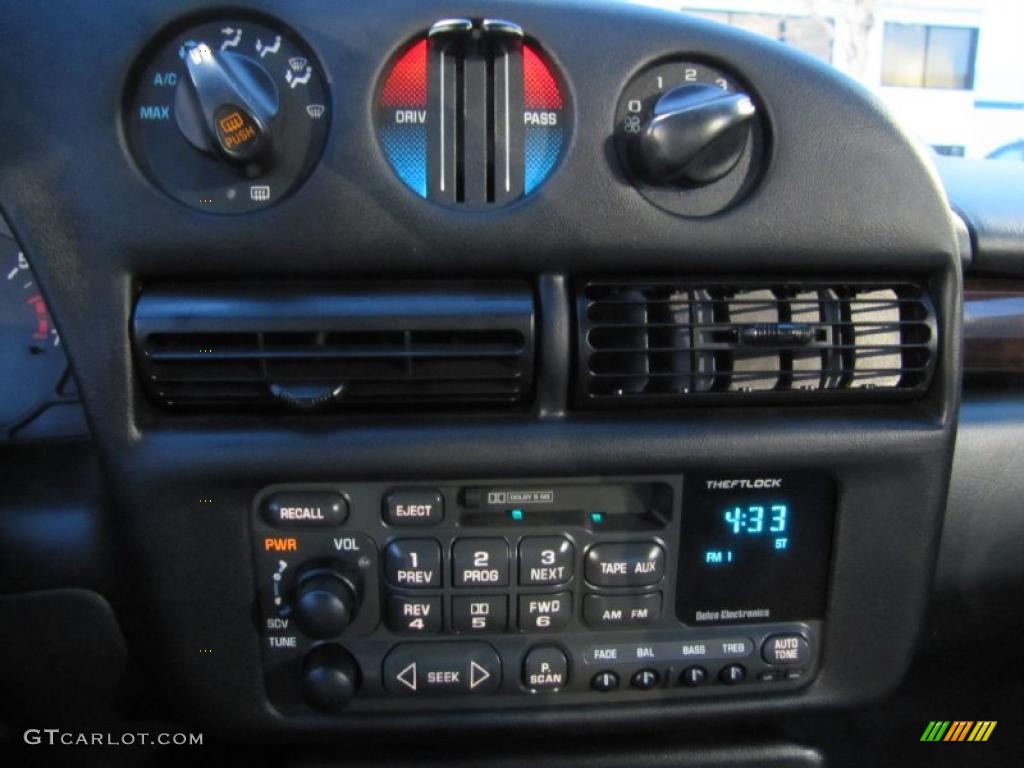 1999 Chevrolet Monte Carlo LS Controls Photo #40947430