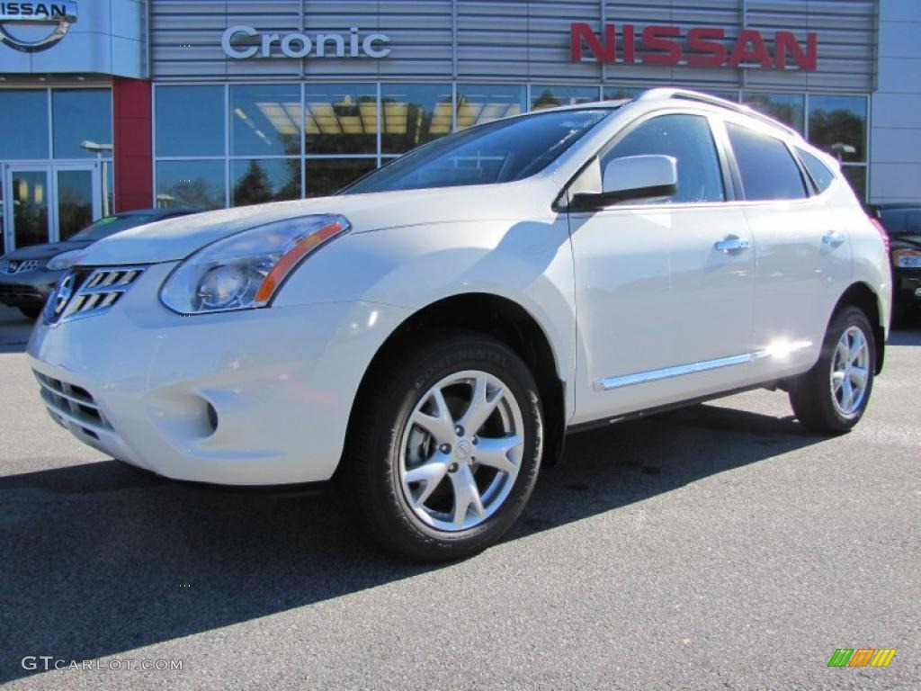 2011 Rogue SV - Pearl White / Black photo #1