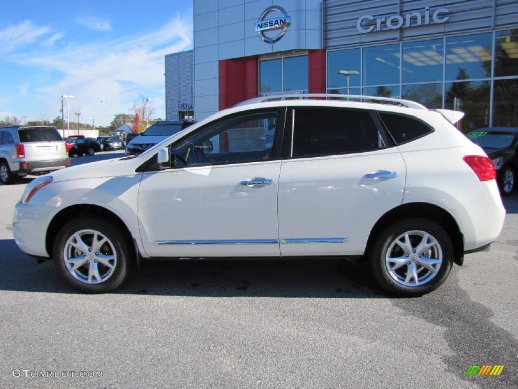 2011 Rogue SV - Pearl White / Black photo #2