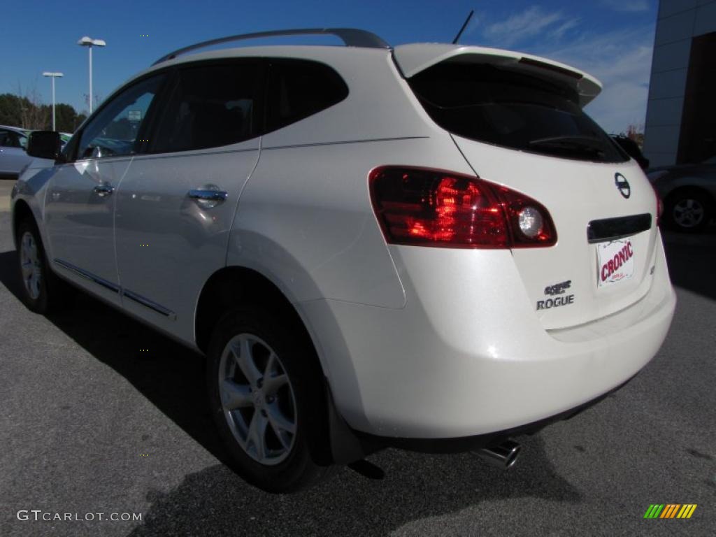 2011 Rogue SV - Pearl White / Black photo #3