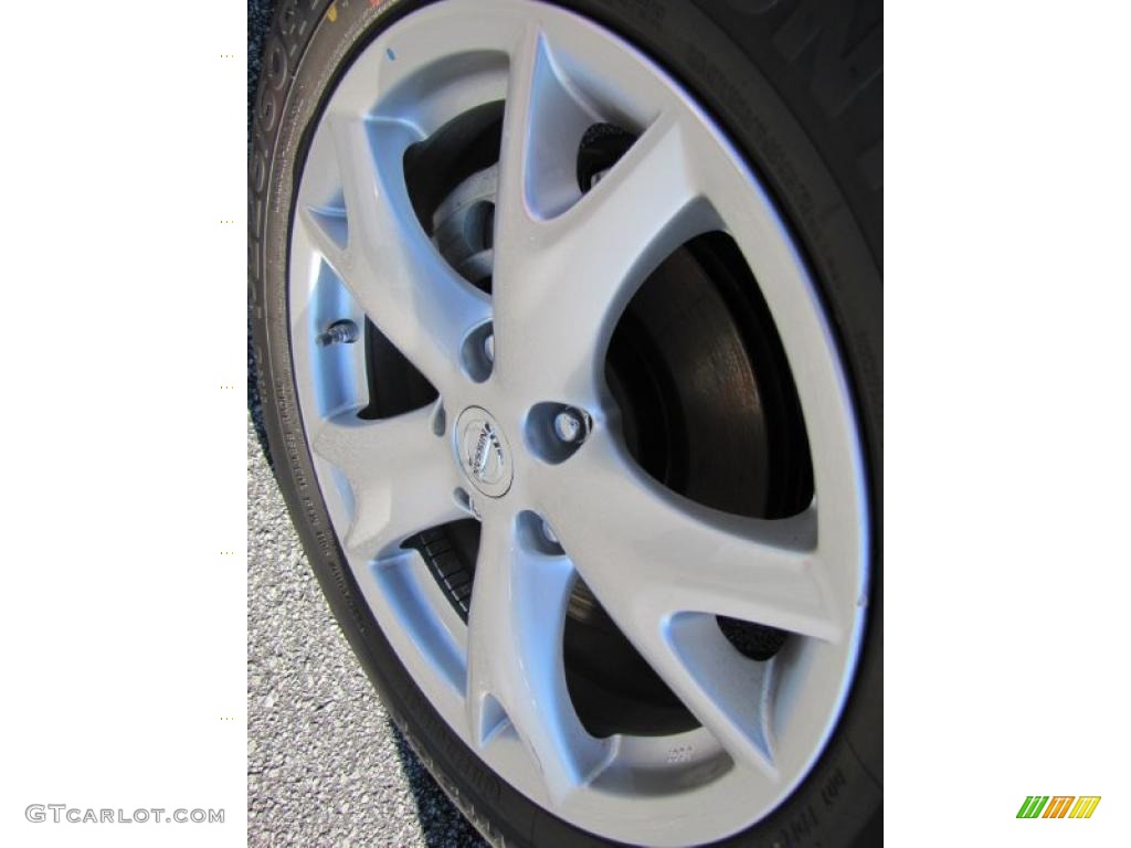 2011 Rogue SV - Pearl White / Black photo #8