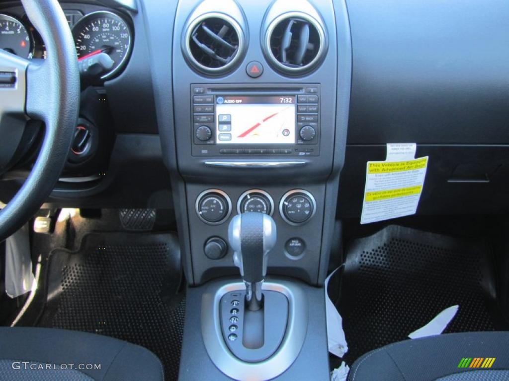 2011 Rogue SV - Pearl White / Black photo #10