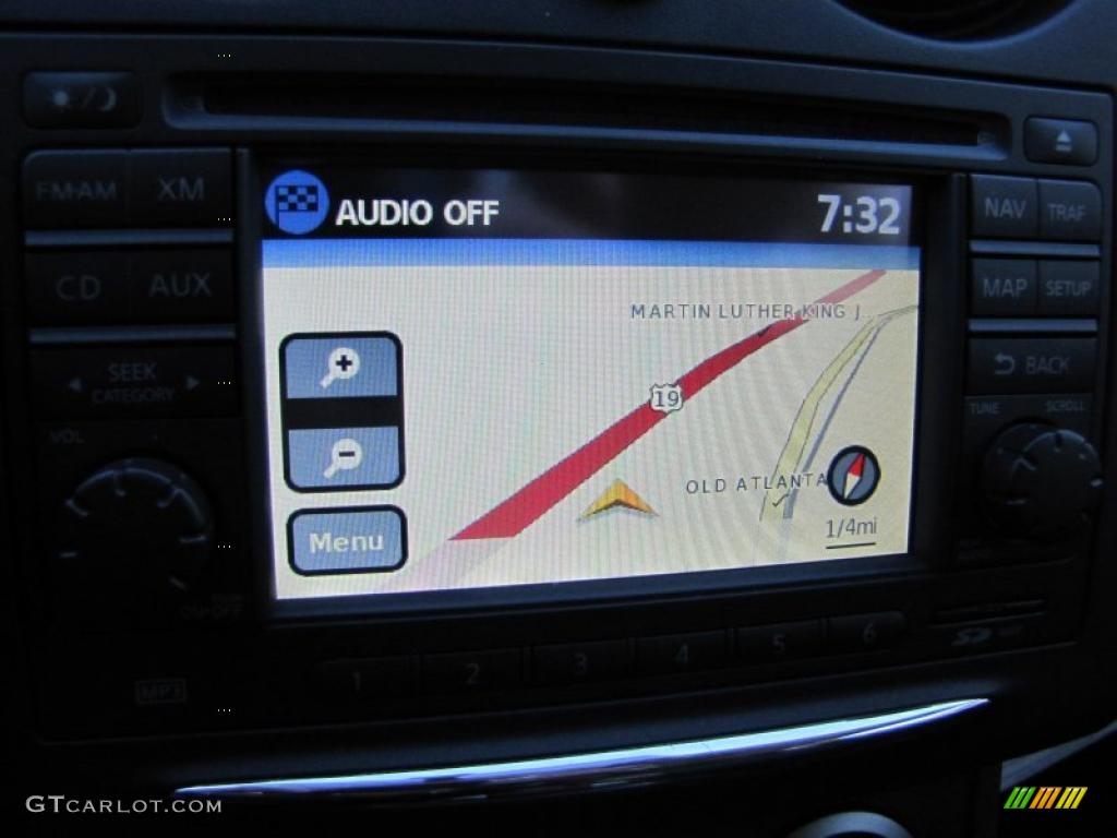 2011 Rogue SV - Pearl White / Black photo #14