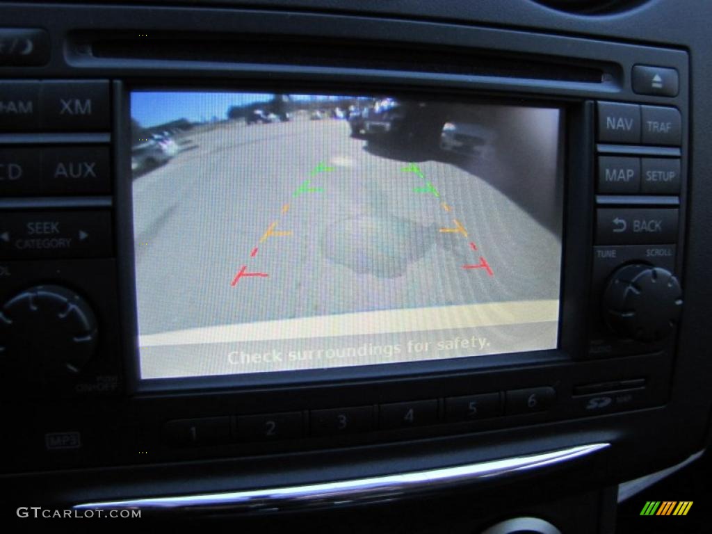 2011 Rogue SV - Pearl White / Black photo #15