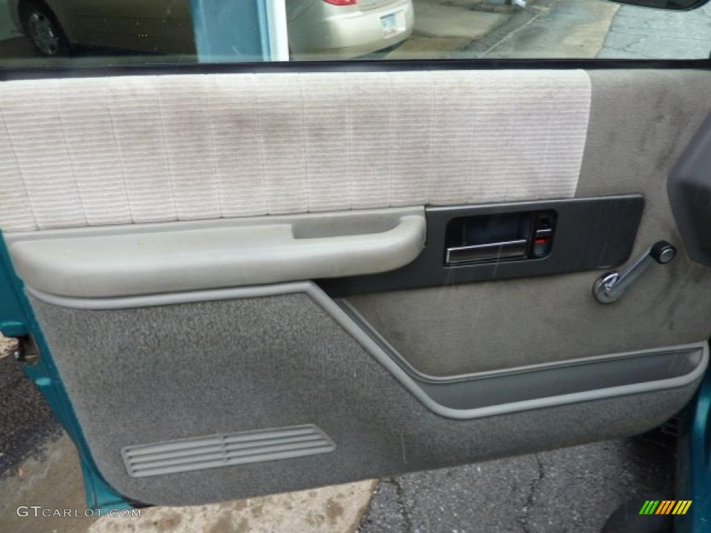 1994 Chevrolet C/K K1500 Extended Cab 4x4 Gray Door Panel Photo #40950542