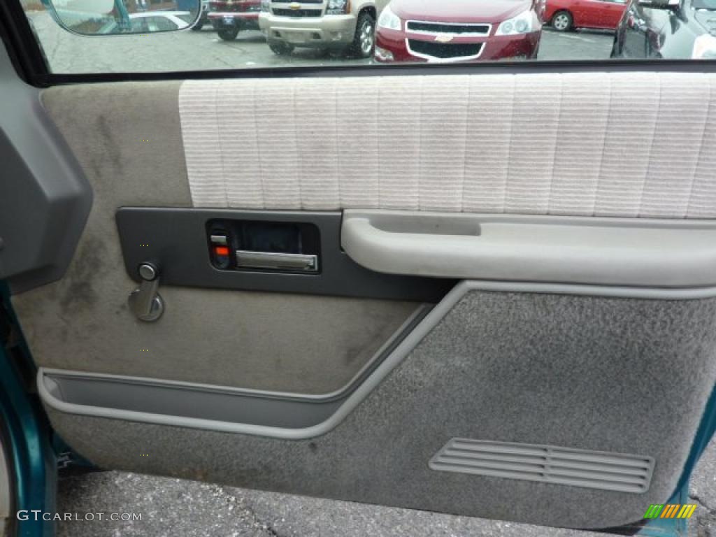 1994 Chevrolet C/K K1500 Extended Cab 4x4 Gray Door Panel Photo #40950634