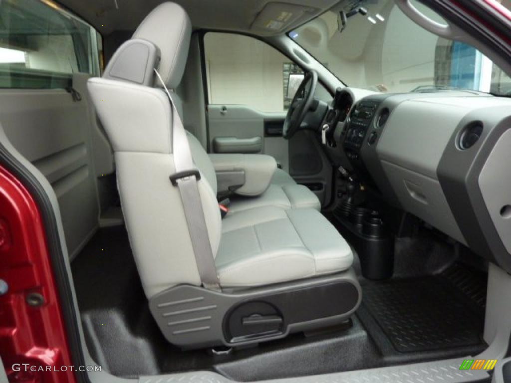 Medium Flint Interior 2007 Ford F150 XL Regular Cab 4x4 Photo #40952554
