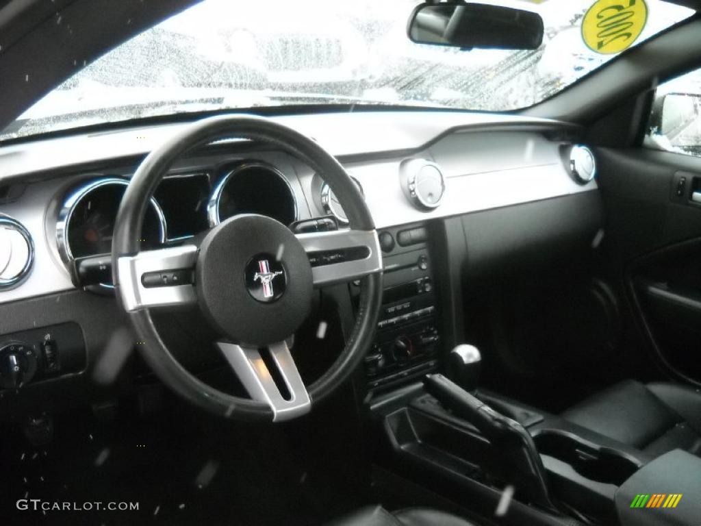 2005 Mustang GT Premium Coupe - Black / Dark Charcoal photo #7