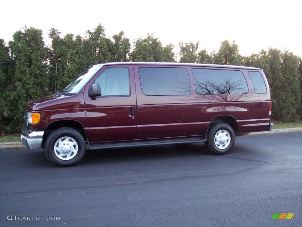 Dark Toreador Red Metallic 2005 Ford E Series Van E350 Super Duty XLT Passenger Exterior Photo #40952734