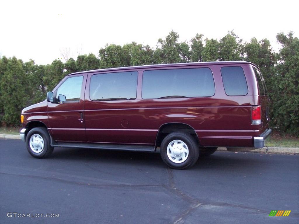 Dark Toreador Red Metallic 2005 Ford E Series Van E350 Super Duty XLT Passenger Exterior Photo #40952758