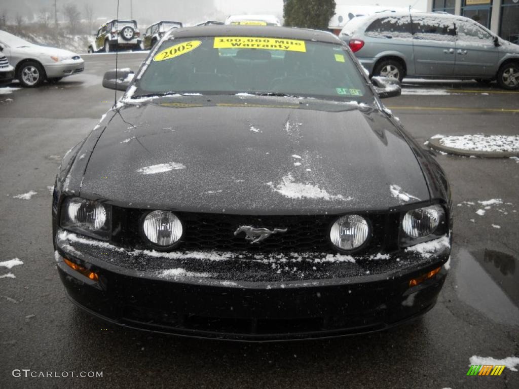 2005 Mustang GT Premium Coupe - Black / Dark Charcoal photo #18
