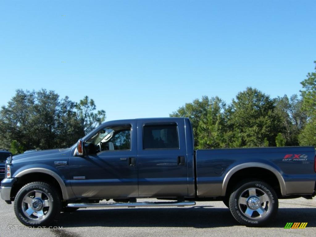 2007 F250 Super Duty Lariat Crew Cab 4x4 - Medium Wedgewood Blue Metallic / Tan photo #2