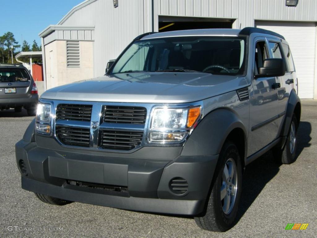 2007 Nitro SXT - Bright Silver Metallic / Dark Slate Gray/Light Slate Gray photo #1