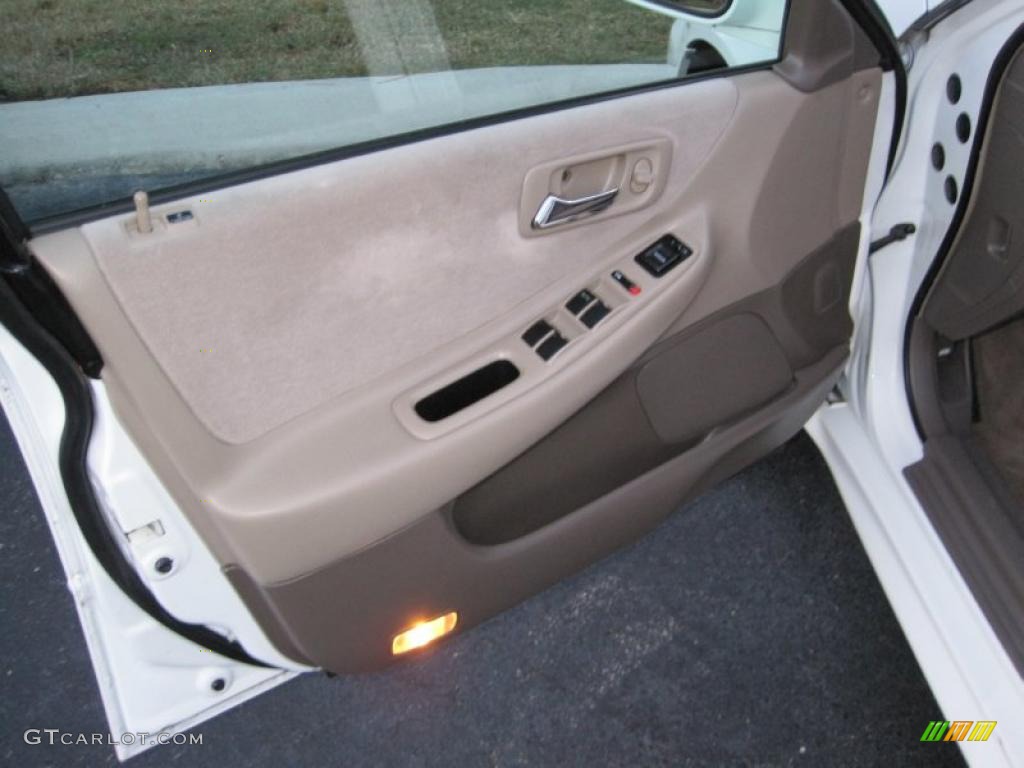 2002 Accord EX Sedan - Taffeta White / Ivory photo #12