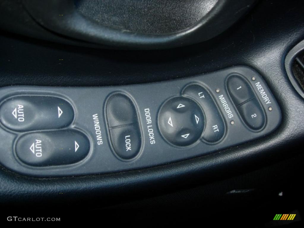 2001 Chevrolet Corvette Coupe Controls Photo #40967720