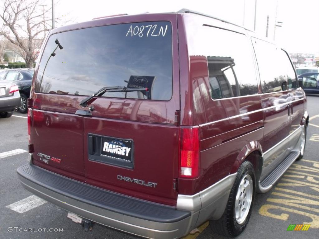 2005 Astro LT AWD Passenger Van - Dark Carmine Red Metallic / Neutral photo #5