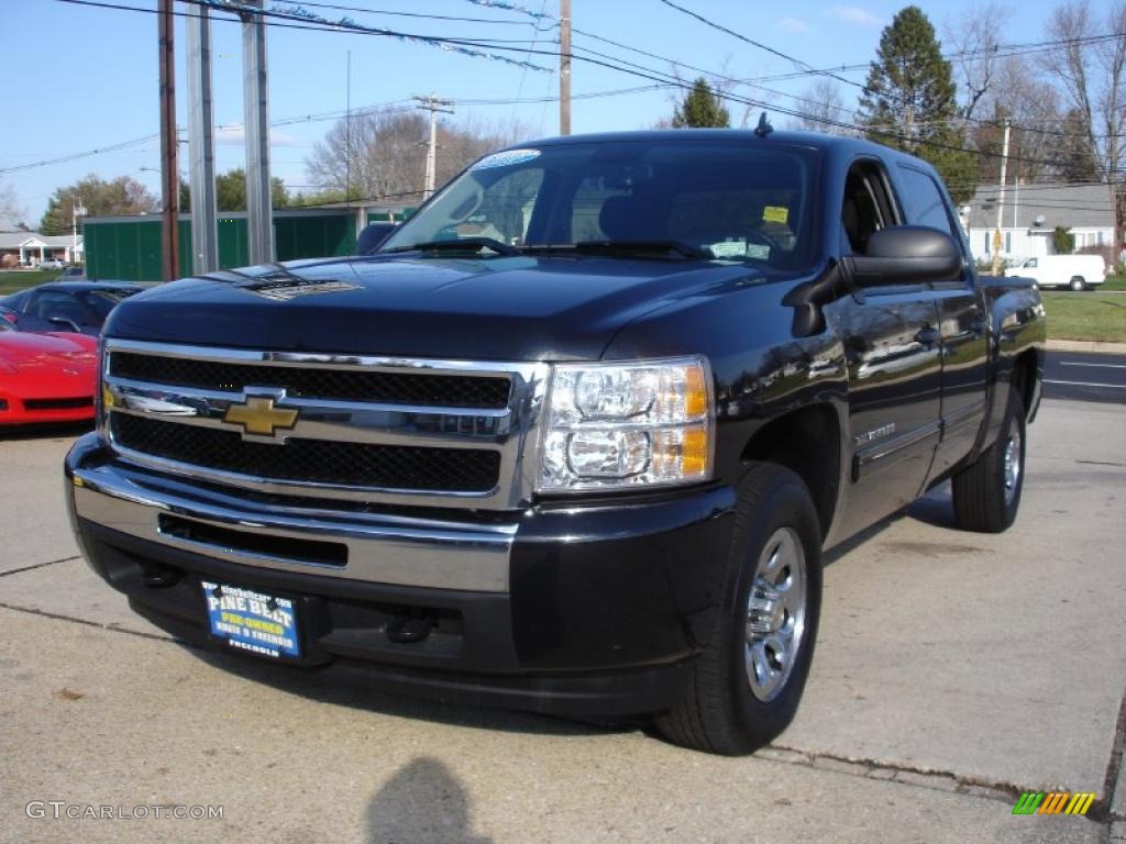 Black Chevrolet Silverado 1500