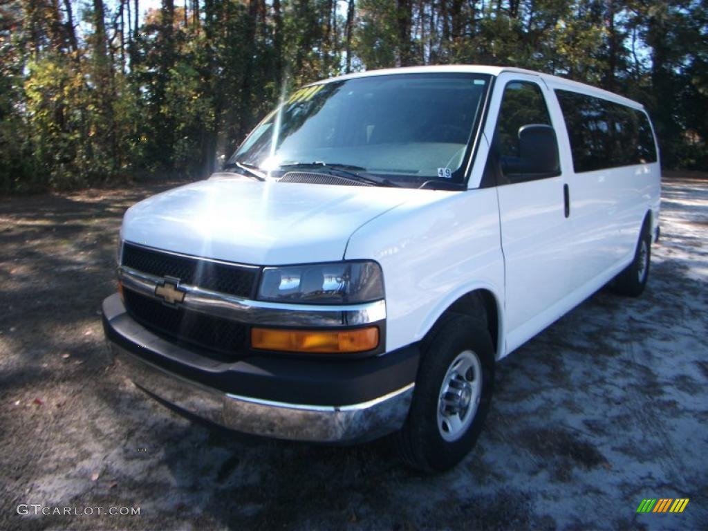 Summit White 2010 Chevrolet Express LT 3500 Extended Passenger Van Exterior Photo #40979441