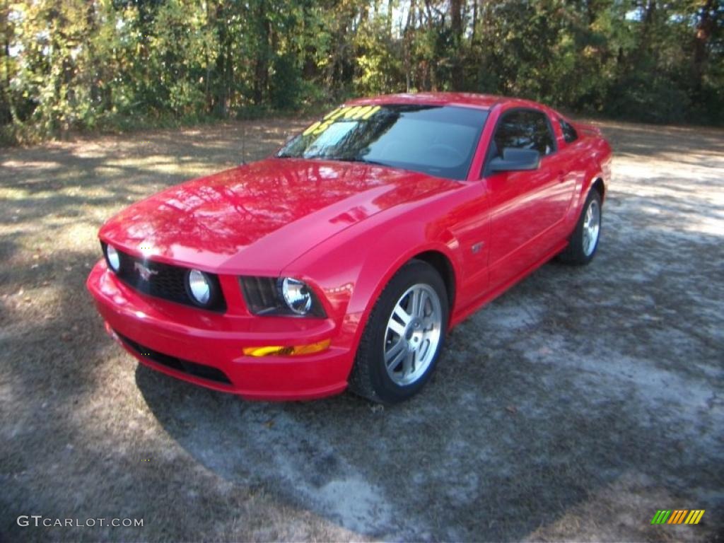 2005 Mustang GT Deluxe Coupe - Torch Red / Medium Parchment photo #17