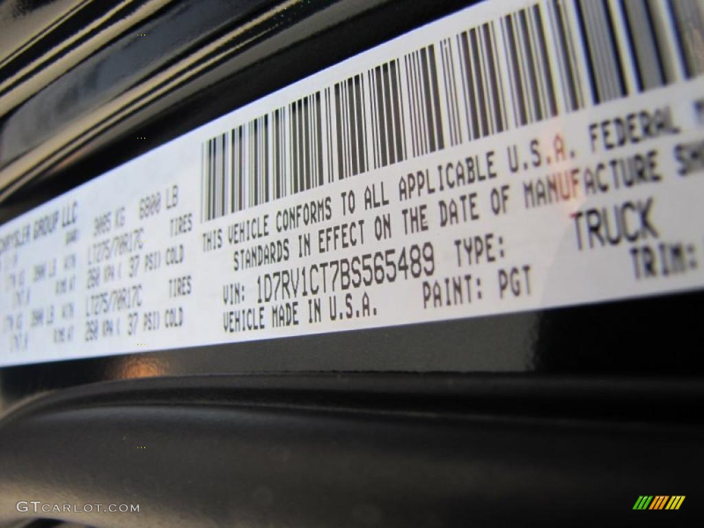 2011 Ram 1500 SLT Outdoorsman Crew Cab 4x4 - Hunter Green Pearl / Dark Slate Gray/Medium Graystone photo #16