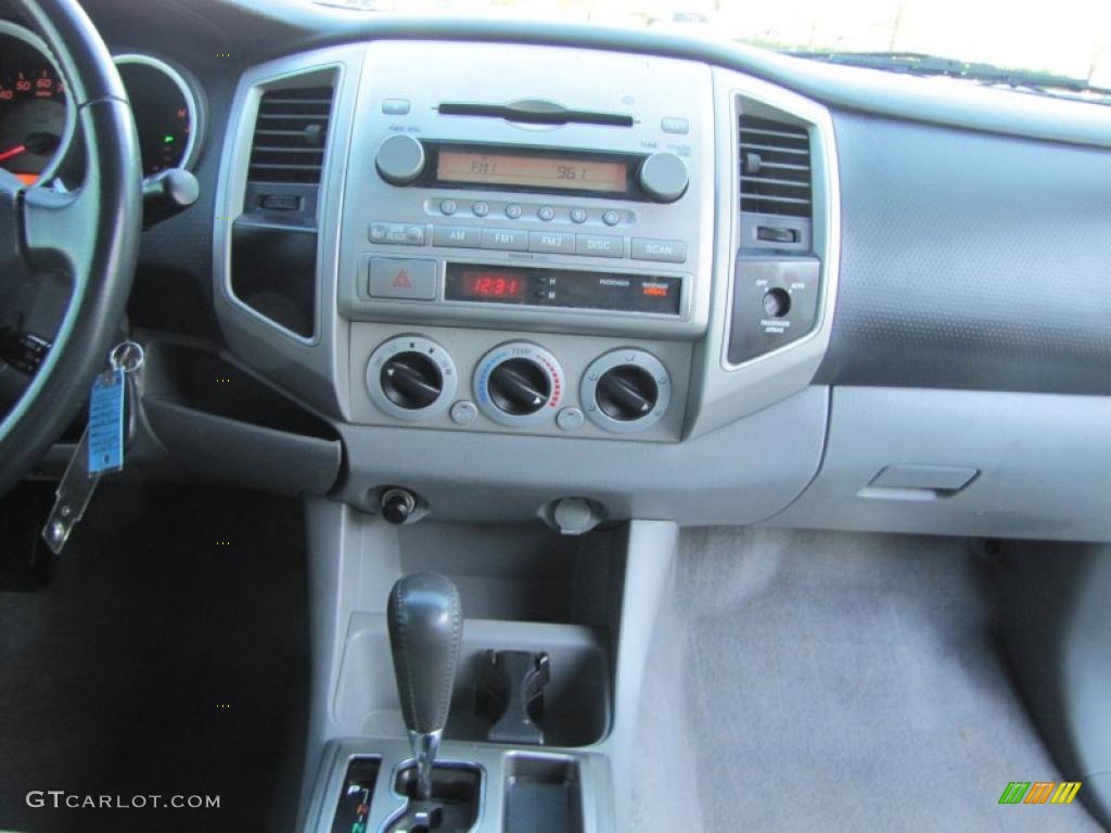 2006 Toyota Tacoma V6 PreRunner Access Cab Controls Photo #40984181