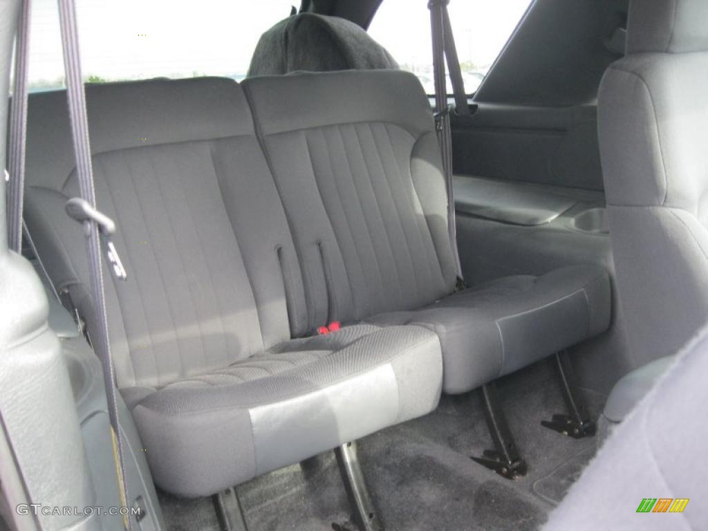 Medium Gray Interior 2004 Chevrolet Blazer LS 4x4 Photo #40995606