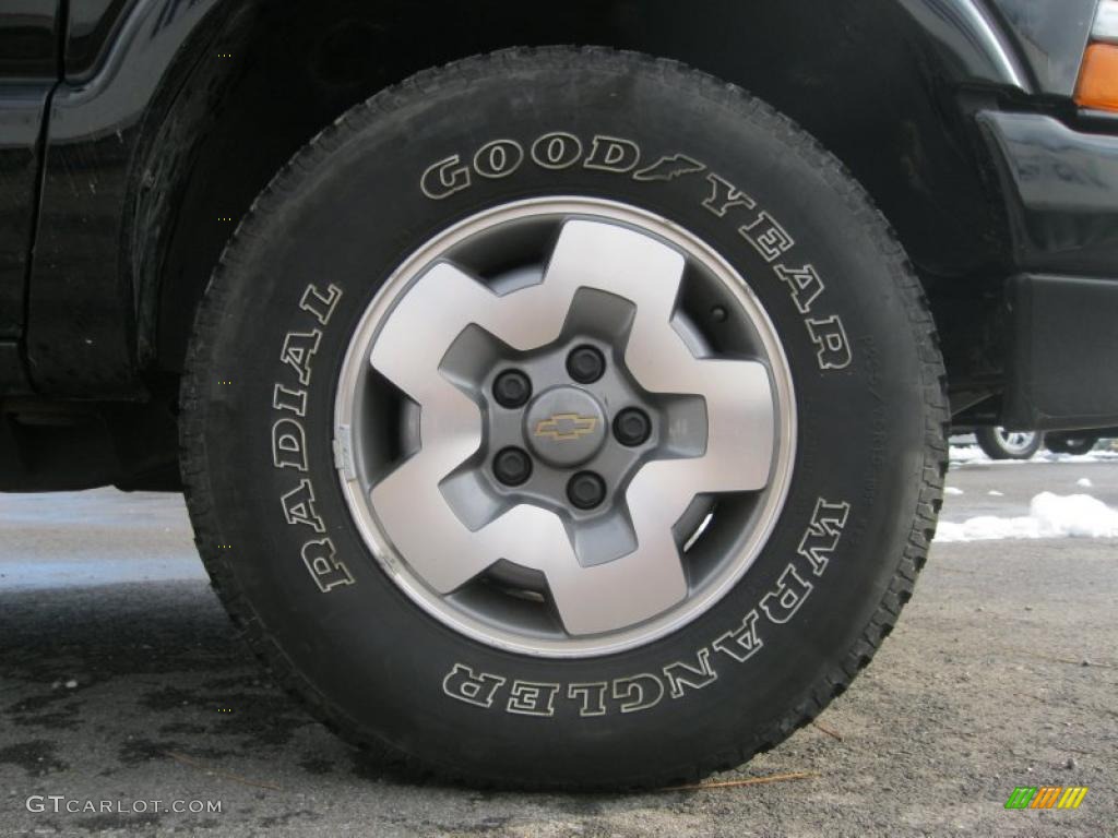 2004 Chevrolet Blazer LS 4x4 Wheel Photo #40995638