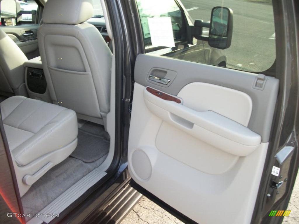 2011 Suburban 2500 LT 4x4 - Taupe Gray Metallic / Light Titanium/Dark Titanium photo #25