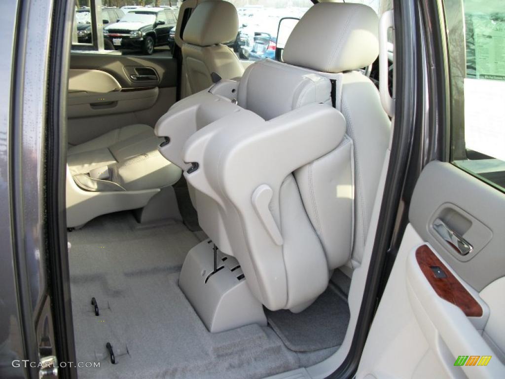 Light Titanium/Dark Titanium Interior 2011 Chevrolet Suburban 2500 LT 4x4 Photo #40997526
