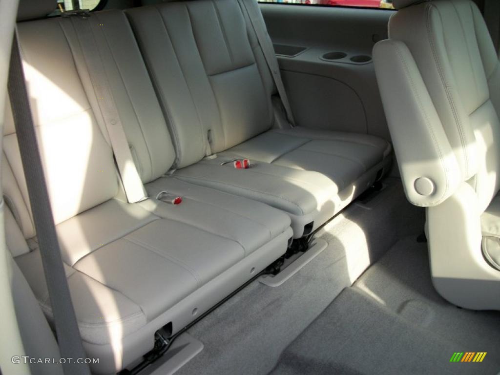 Light Titanium/Dark Titanium Interior 2011 Chevrolet Suburban 2500 LT 4x4 Photo #40997542