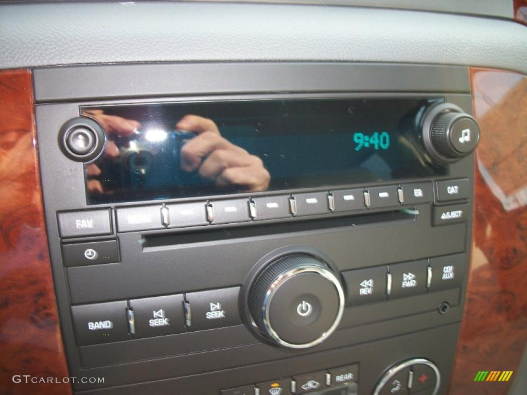 2011 Chevrolet Suburban 2500 LT 4x4 Controls Photo #40997750