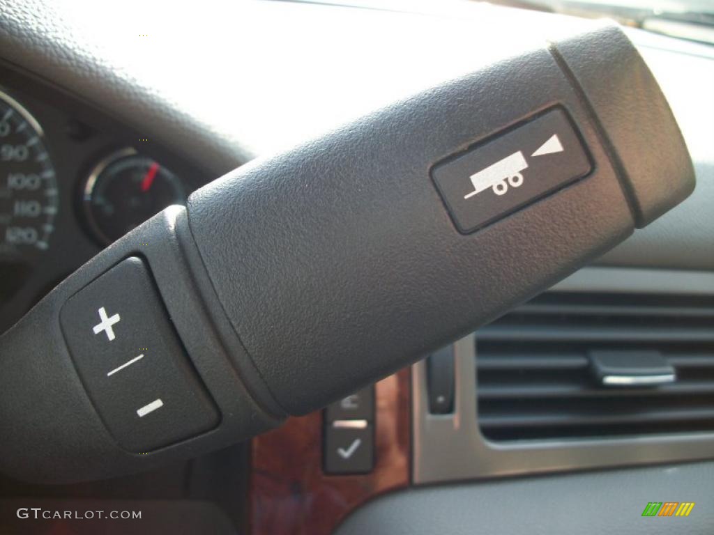 2011 Chevrolet Suburban 2500 LT 4x4 6 Speed Automatic Transmission Photo #40997790
