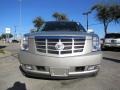 Quicksilver - Escalade EXT AWD Photo No. 2
