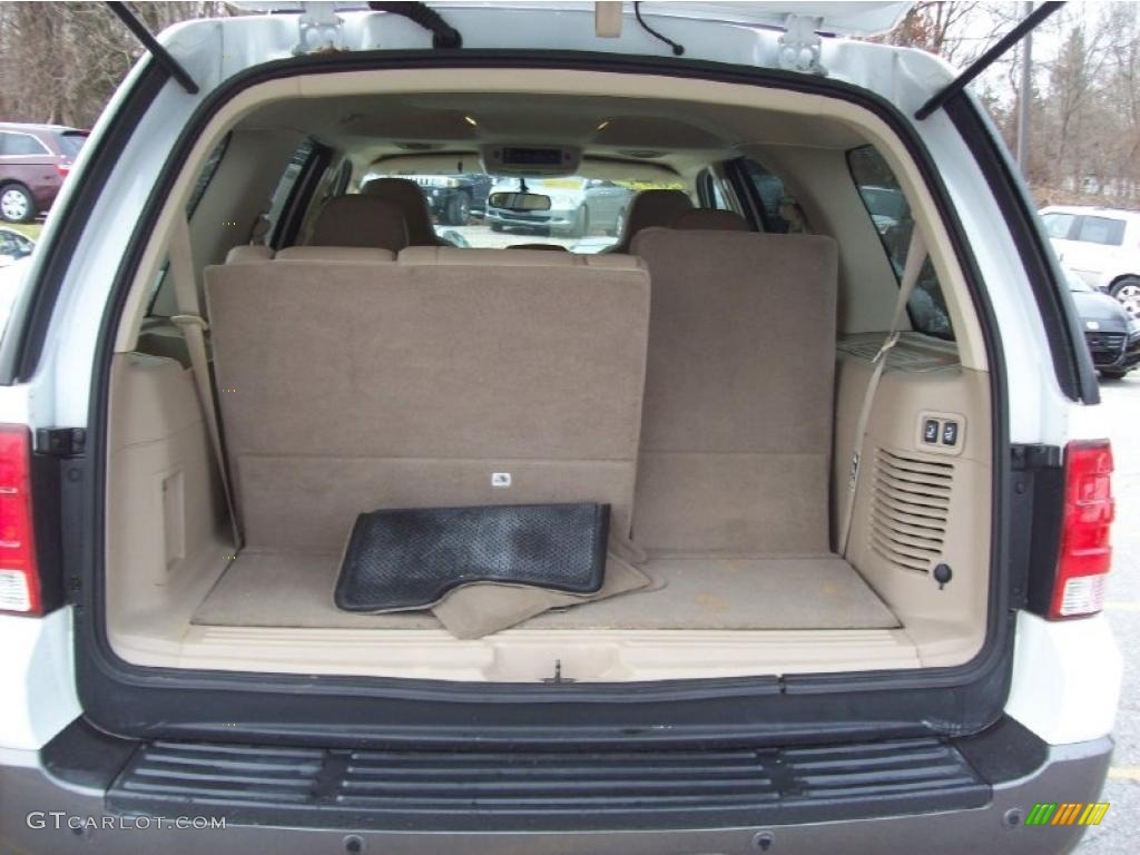 2004 Ford Expedition XLT 4x4 Trunk Photo #41005406