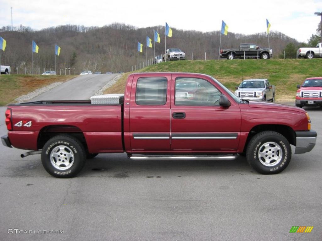 2004 Silverado 1500 LS Extended Cab 4x4 - Sport Red Metallic / Medium Gray photo #5