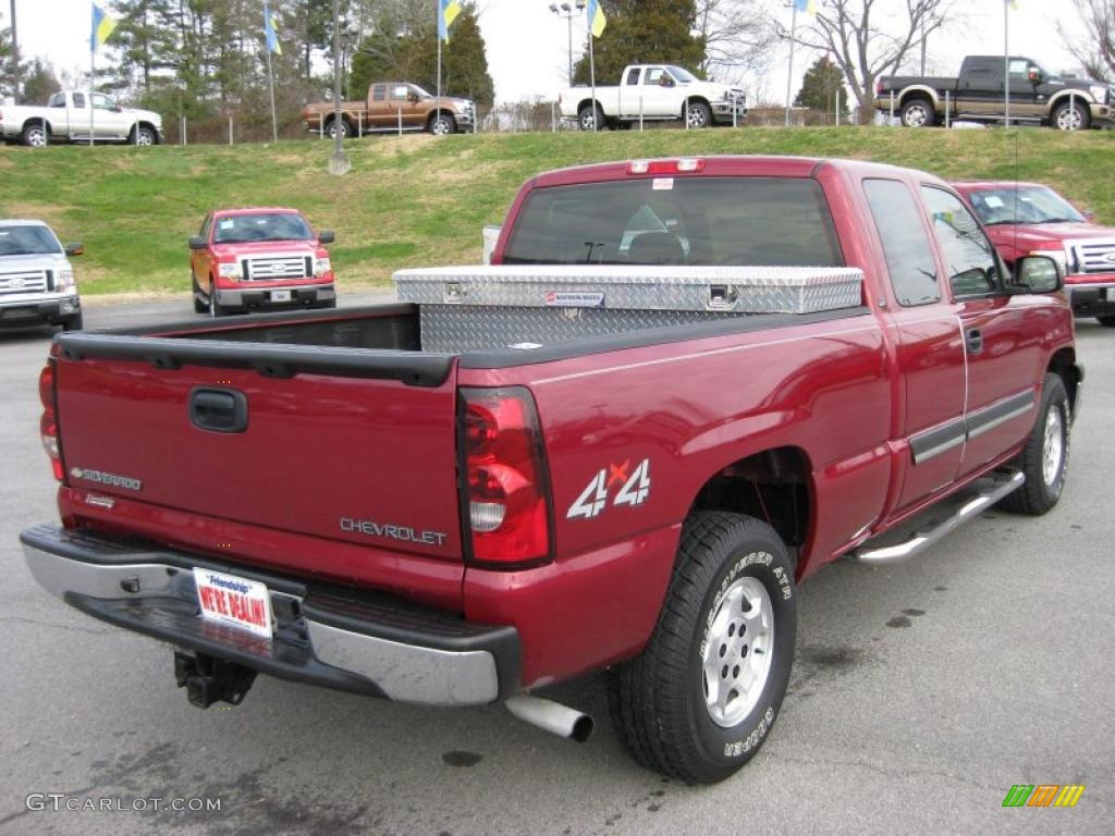 2004 Silverado 1500 LS Extended Cab 4x4 - Sport Red Metallic / Medium Gray photo #6