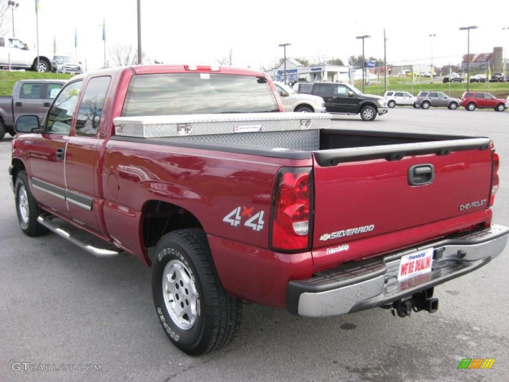 2004 Silverado 1500 LS Extended Cab 4x4 - Sport Red Metallic / Medium Gray photo #8