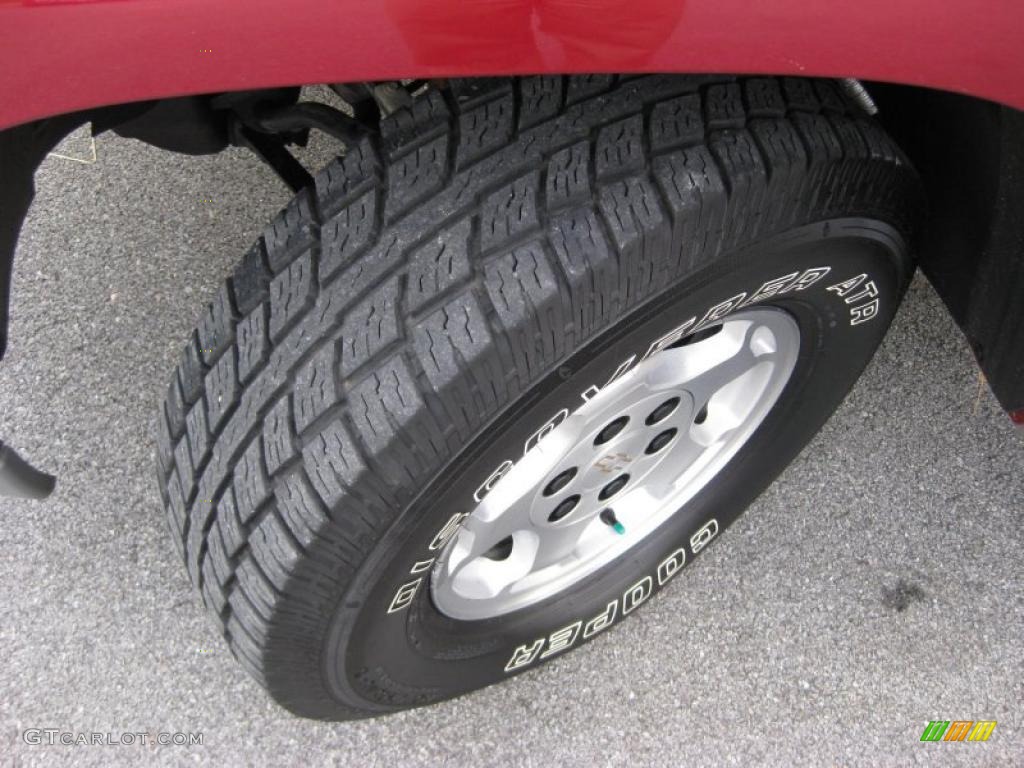 2004 Silverado 1500 LS Extended Cab 4x4 - Sport Red Metallic / Medium Gray photo #12