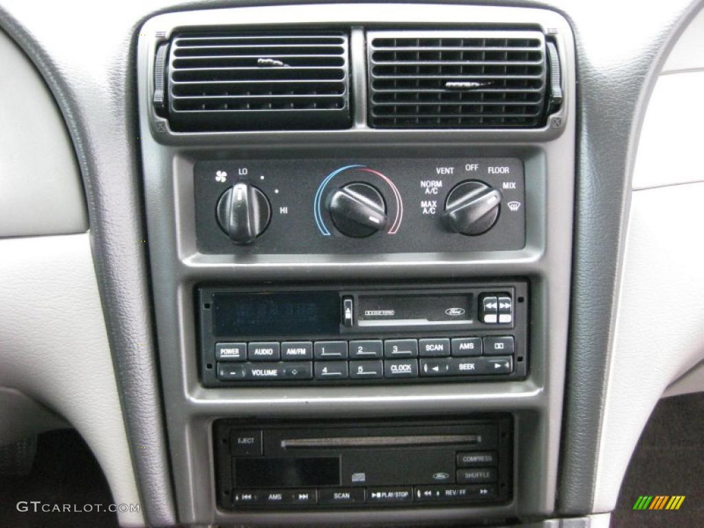 2000 Ford Mustang GT Convertible Controls Photo #41011082